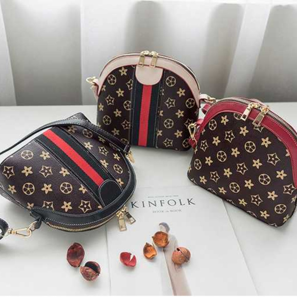 🍁🍂L&B 🍂🍁 PLUS SIZE FRINGED PONCHO!  1 LEFT!🍁 - Picture 7 of 8